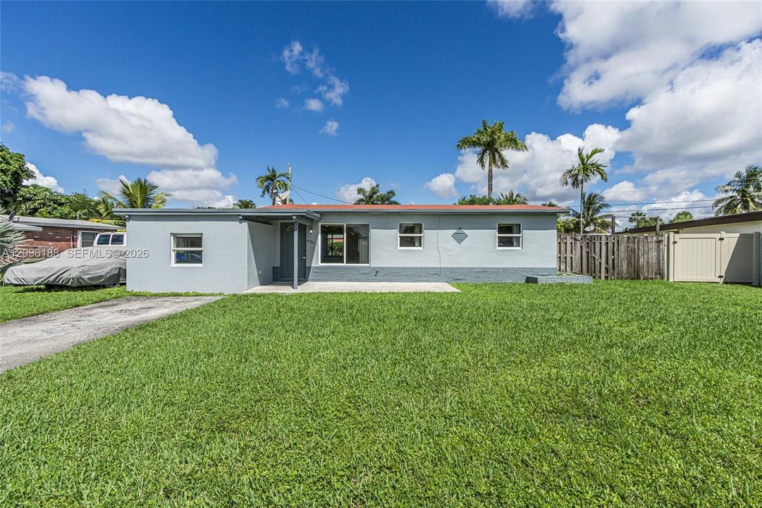 For Sale: $388,800 (3 beds, 1 baths, 1025 Square Feet)