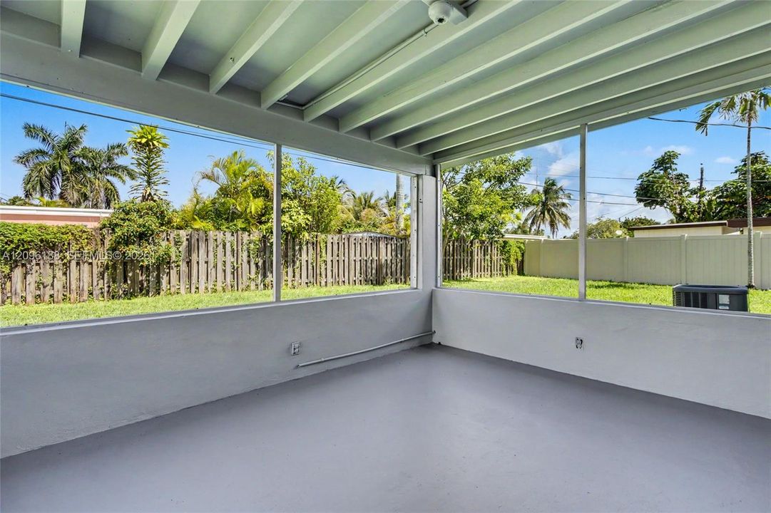 For Sale: $388,800 (3 beds, 1 baths, 1025 Square Feet)