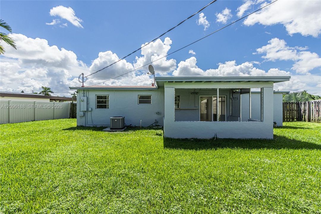 For Sale: $388,800 (3 beds, 1 baths, 1025 Square Feet)