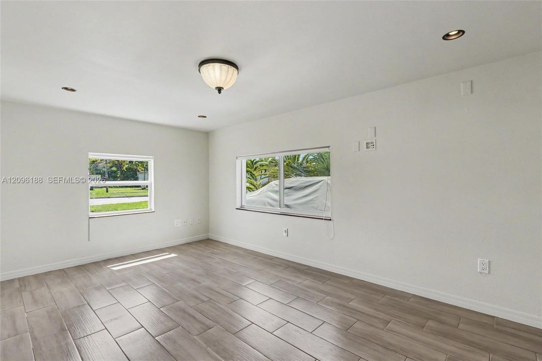 For Sale: $388,800 (3 beds, 1 baths, 1025 Square Feet)