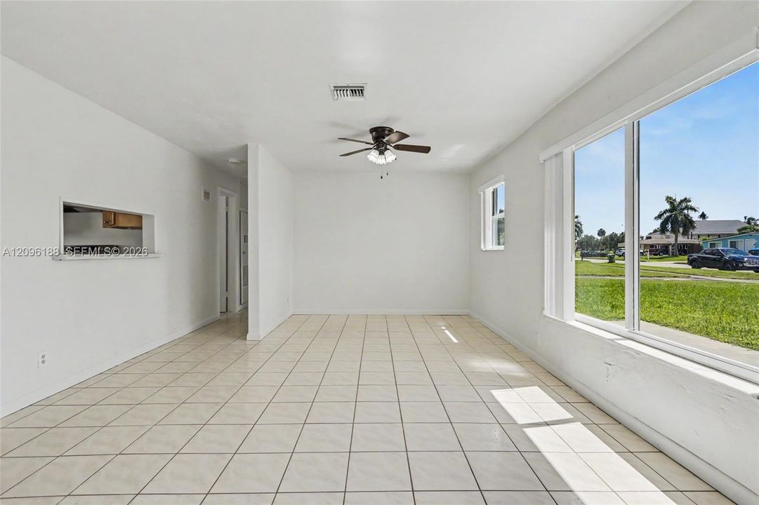 For Sale: $388,800 (3 beds, 1 baths, 1025 Square Feet)
