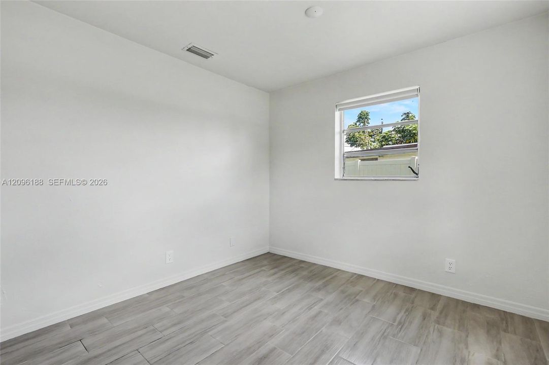 For Sale: $388,800 (3 beds, 1 baths, 1025 Square Feet)