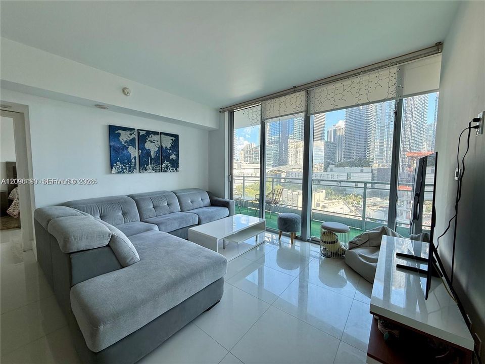 For Sale: $549,000 (2 beds, 2 baths, 1121 Square Feet)