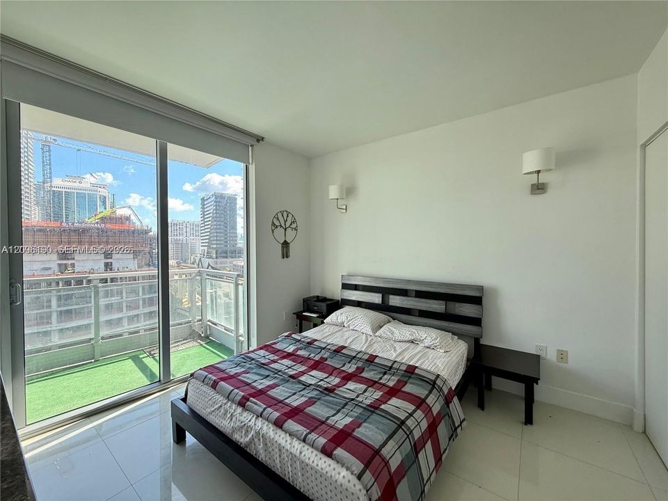For Sale: $549,000 (2 beds, 2 baths, 1121 Square Feet)