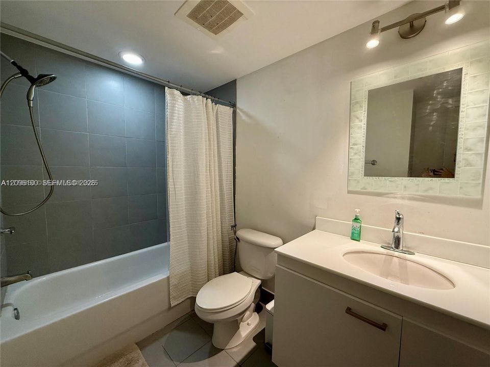 For Sale: $549,000 (2 beds, 2 baths, 1121 Square Feet)