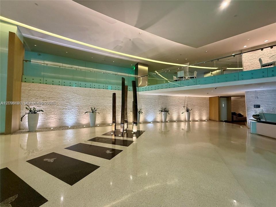 For Sale: $549,000 (2 beds, 2 baths, 1121 Square Feet)