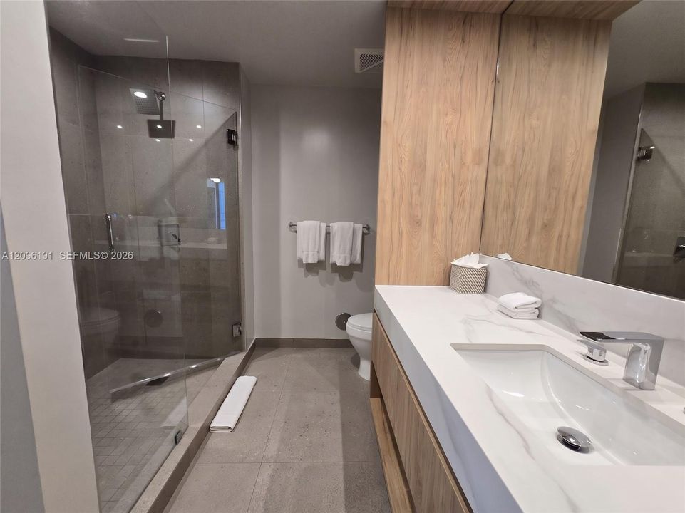 For Rent: $3,200 (1 beds, 1 baths, 555 Square Feet)