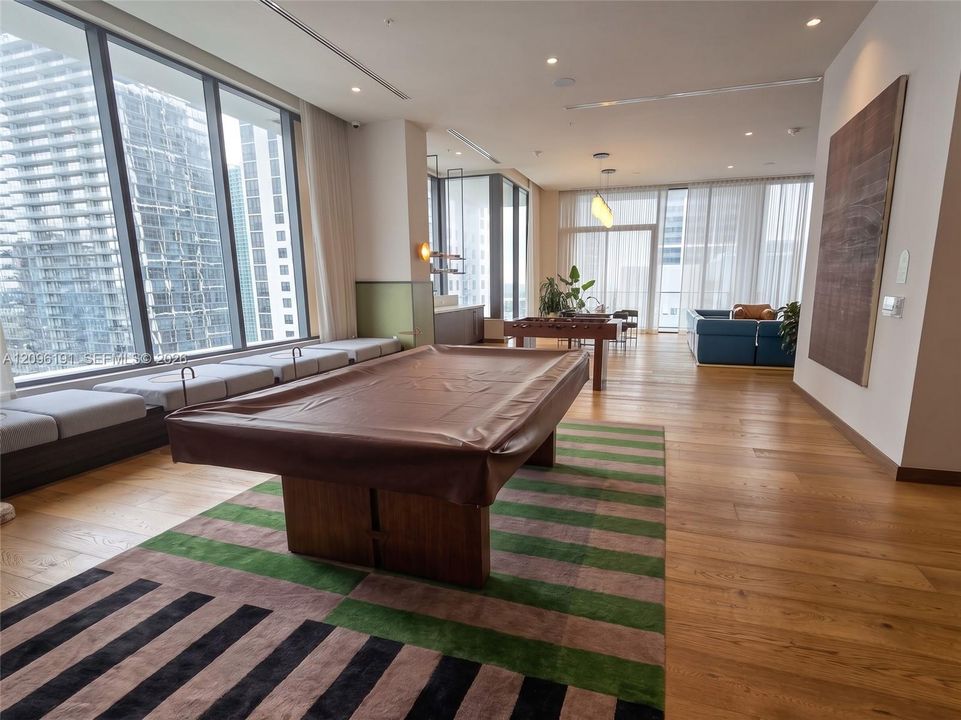 For Rent: $3,200 (1 beds, 1 baths, 555 Square Feet)
