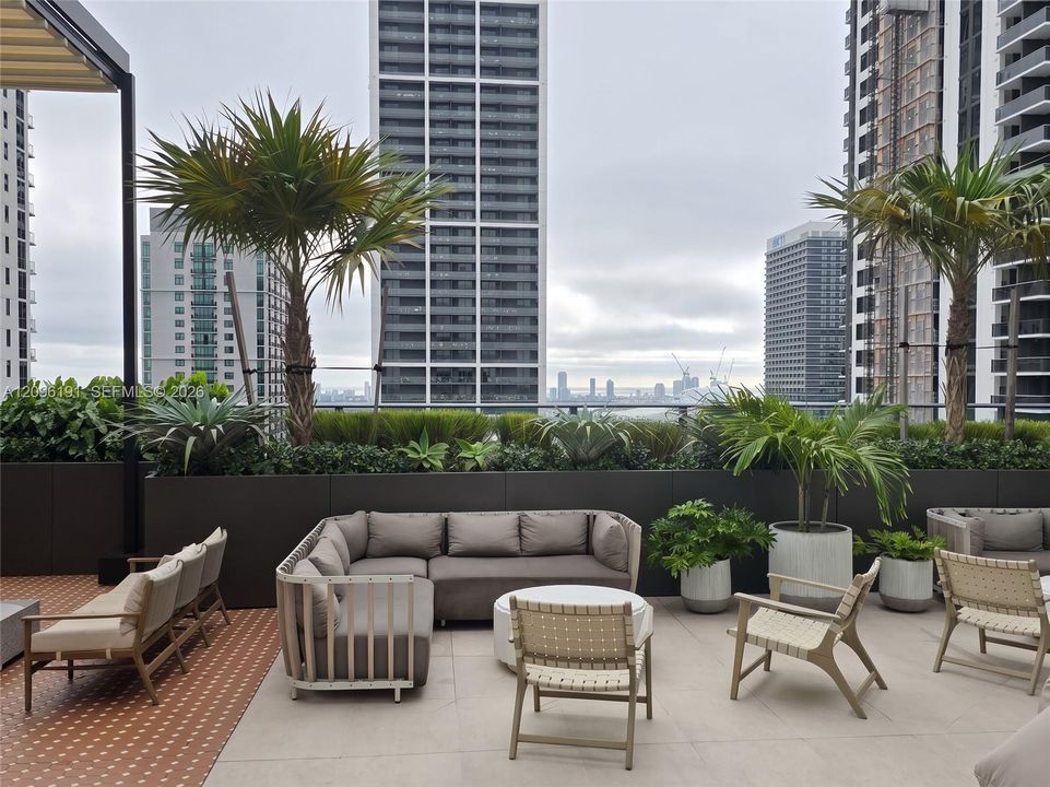 For Rent: $3,200 (1 beds, 1 baths, 555 Square Feet)