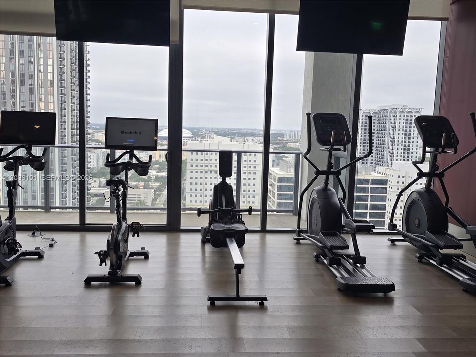 For Rent: $3,200 (1 beds, 1 baths, 555 Square Feet)