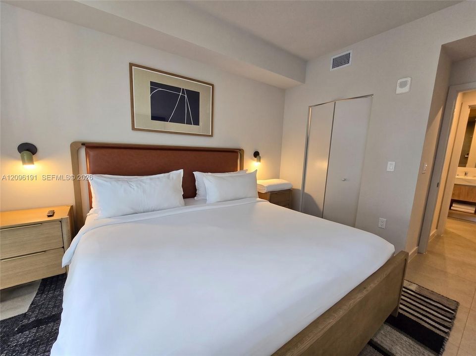For Rent: $3,200 (1 beds, 1 baths, 555 Square Feet)