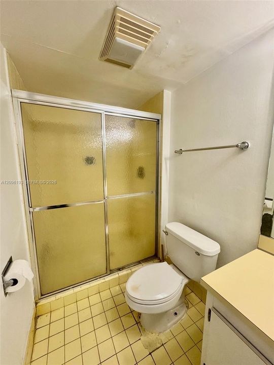 For Sale: $210,000 (1 beds, 1 baths, 994 Square Feet)