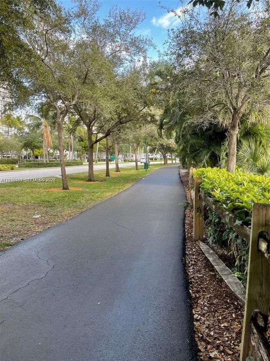 For Sale: $210,000 (1 beds, 1 baths, 994 Square Feet)