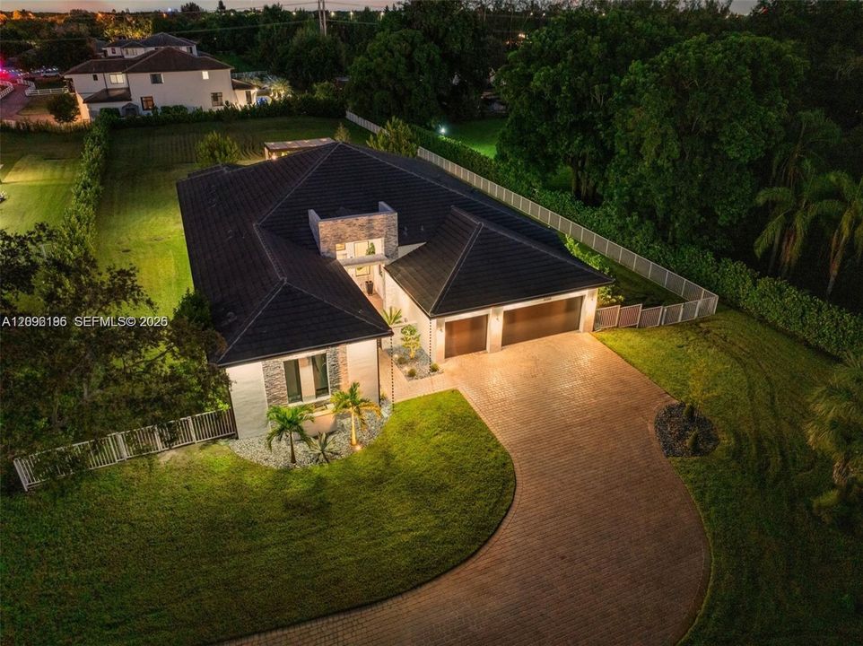 En Renta: $13,500 (4 camas, 4 baños, 3655 Pies cuadrados)