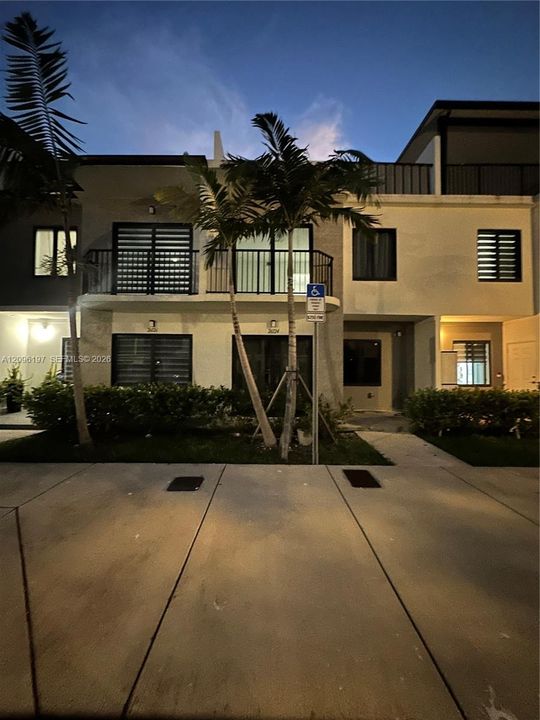 For Rent: $2,500 (3 beds, 2 baths, 1398 Square Feet)