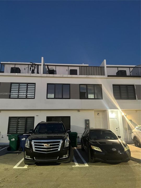 For Rent: $2,500 (3 beds, 2 baths, 1398 Square Feet)