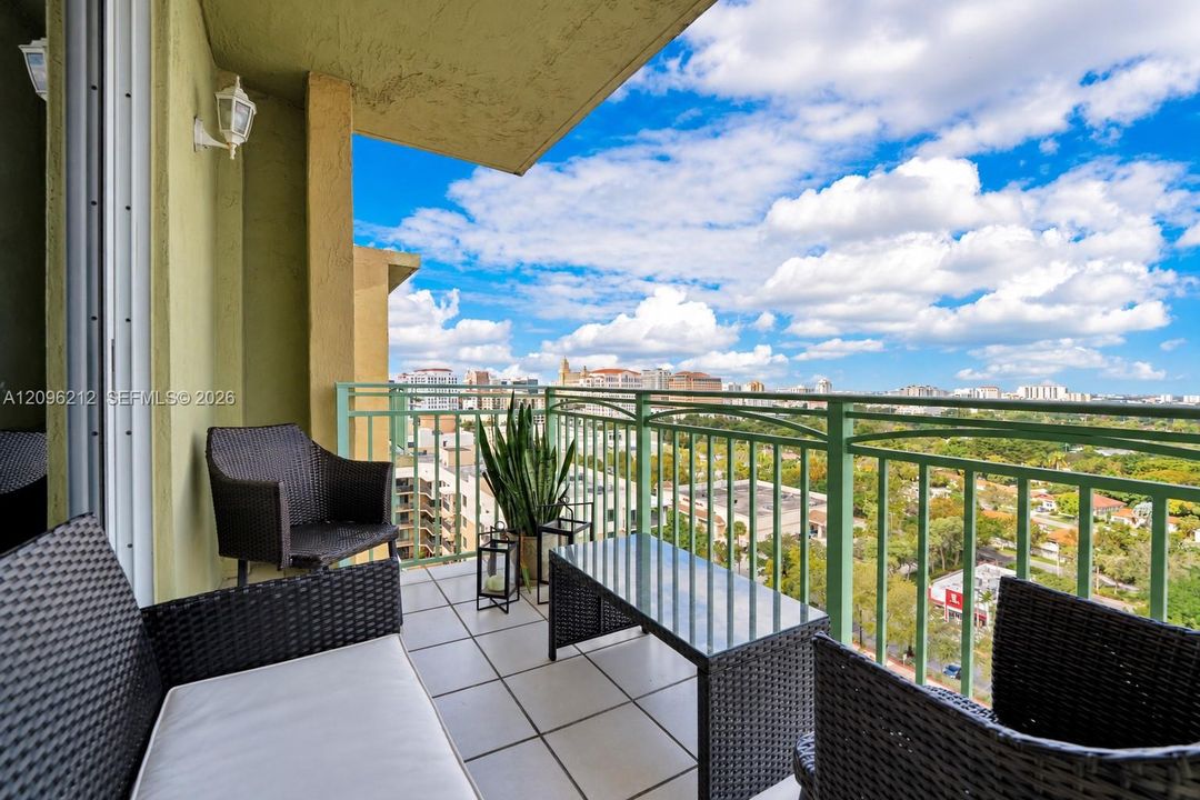 For Sale: $399,000 (2 beds, 2 baths, 842 Square Feet)