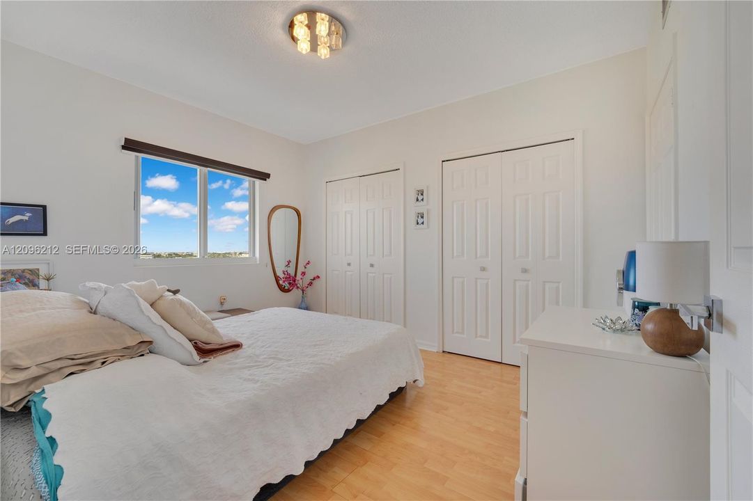 For Sale: $399,000 (2 beds, 2 baths, 842 Square Feet)