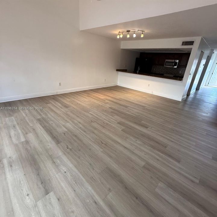 For Sale: $525,000 (3 beds, 2 baths, 1592 Square Feet)