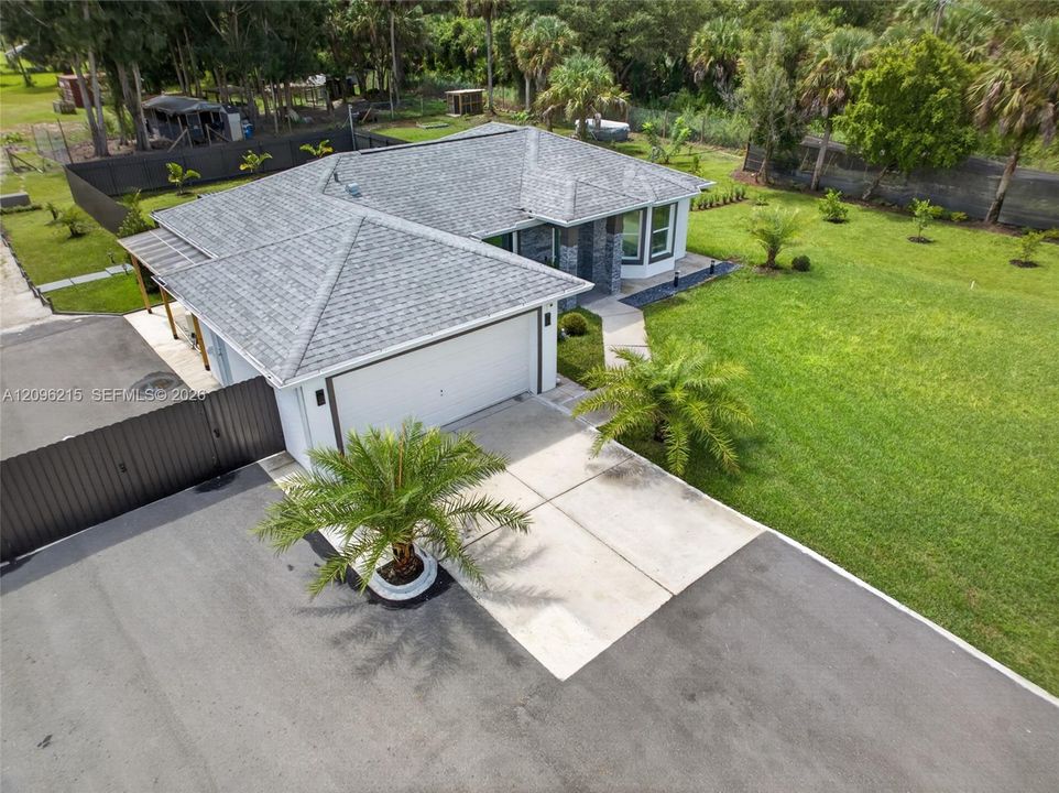 На продажу: $650,000 (3 спален, 2 ванн, 1196 Квадратных фут)