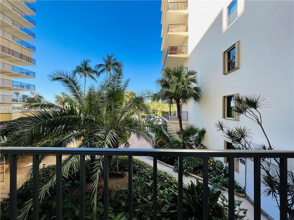 For Rent: $5,000 (2 beds, 2 baths, 1197 Square Feet)