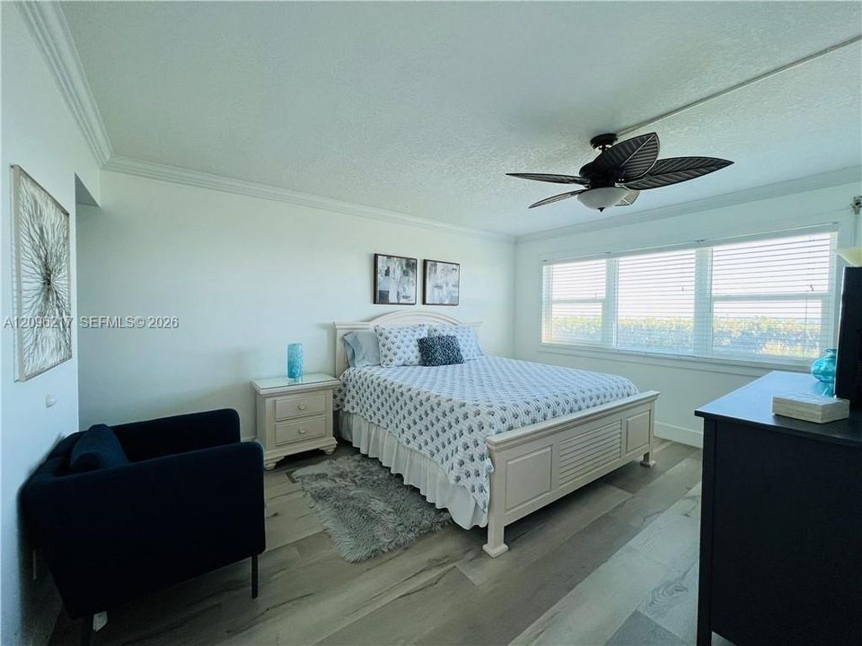 MAIN BEDROOM