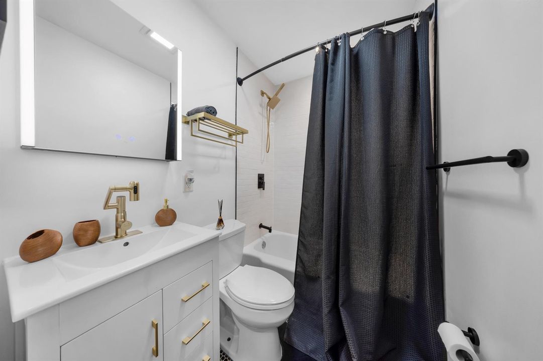 700 NE 16th Ct-Fort Lauderdal-Bianca-22