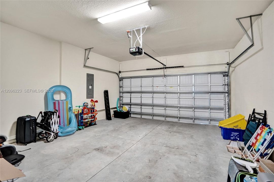 For Rent: $3,500 (3 beds, 2 baths, 1895 Square Feet)