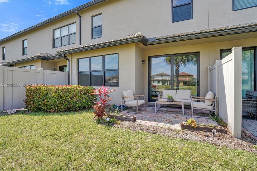 For Rent: $3,500 (3 beds, 2 baths, 1895 Square Feet)