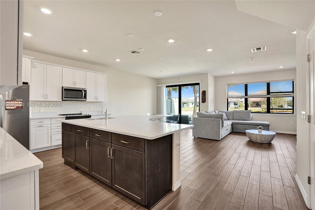 For Rent: $3,500 (3 beds, 2 baths, 1895 Square Feet)