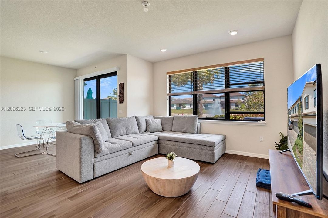 For Rent: $3,500 (3 beds, 2 baths, 1895 Square Feet)