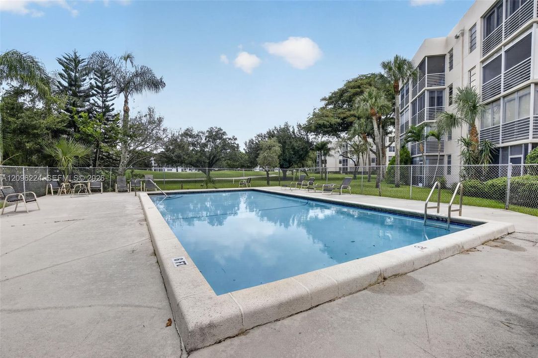 For Rent: $2,495 (3 beds, 2 baths, 1124 Square Feet)