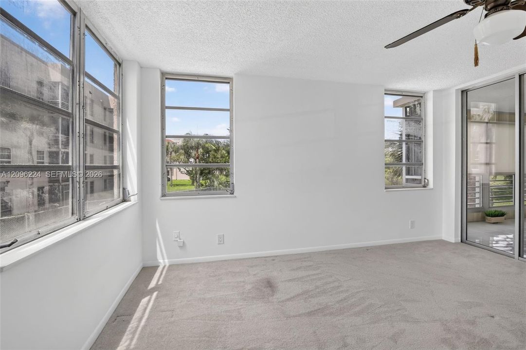 For Rent: $2,495 (3 beds, 2 baths, 1124 Square Feet)