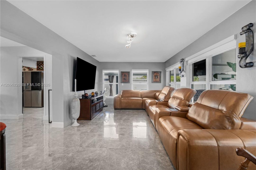 En Venta: $580,000 (4 camas, 1 baños, 1383 Pies cuadrados)