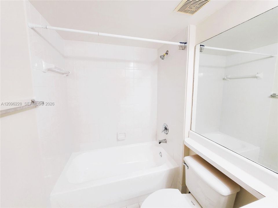 2nd Bathroom Shower/Bathtub