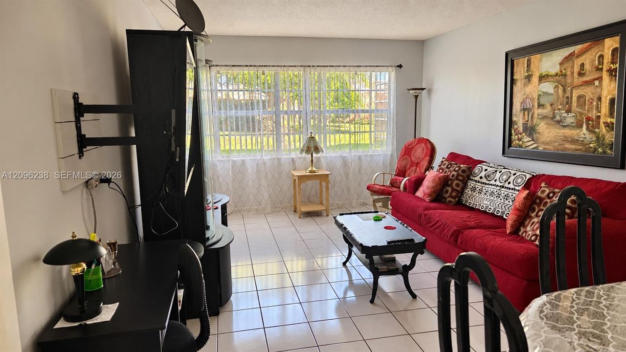 For Sale: $59,900 (1 beds, 1 baths, 680 Square Feet)