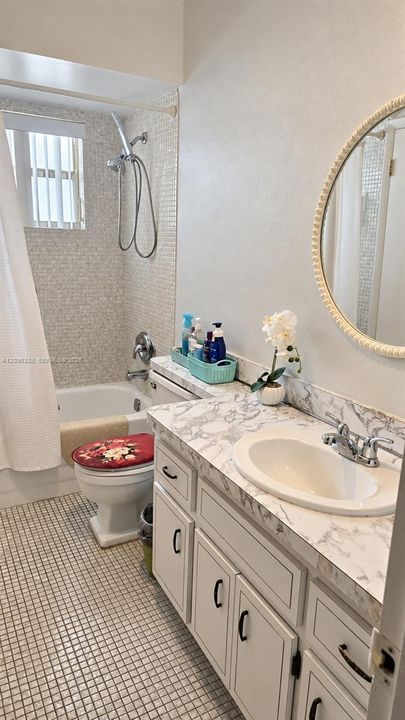 For Sale: $59,900 (1 beds, 1 baths, 680 Square Feet)