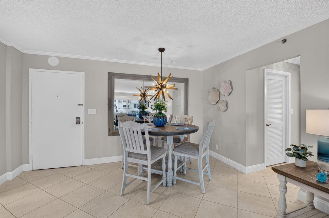 Entrance Foyer & Dining Area
