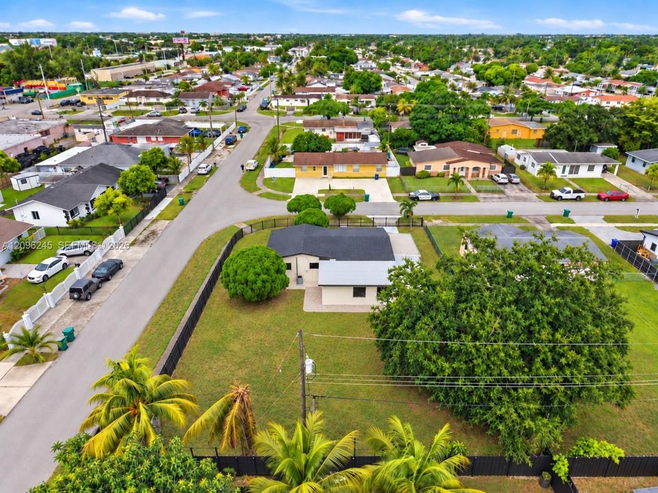 For Sale: $689,000 (4 beds, 2 baths, 1500 Square Feet)