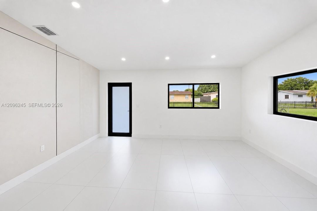 For Sale: $689,000 (4 beds, 2 baths, 1500 Square Feet)