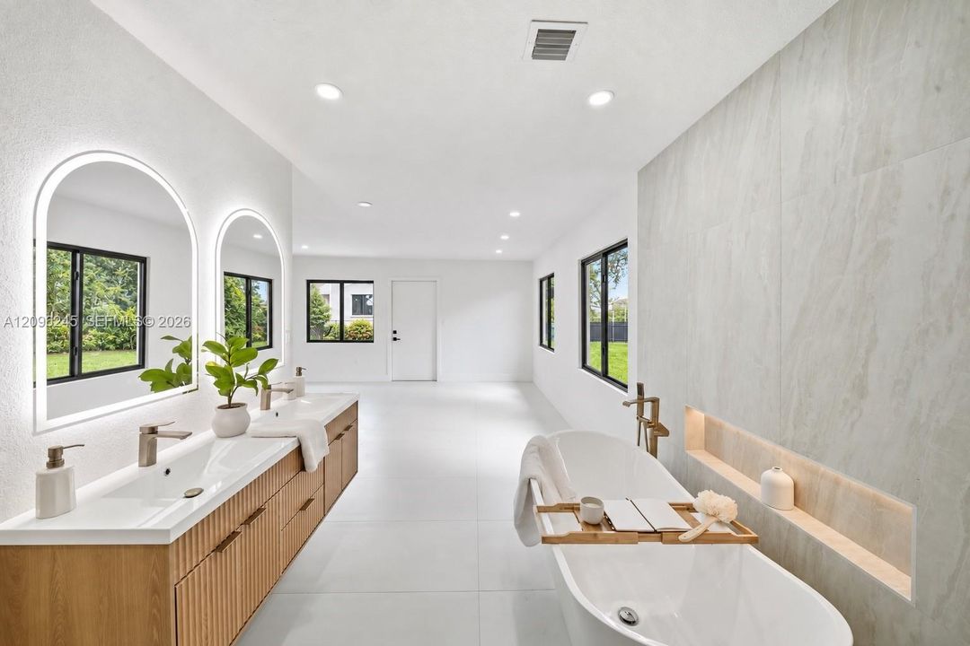 For Sale: $689,000 (4 beds, 2 baths, 1500 Square Feet)