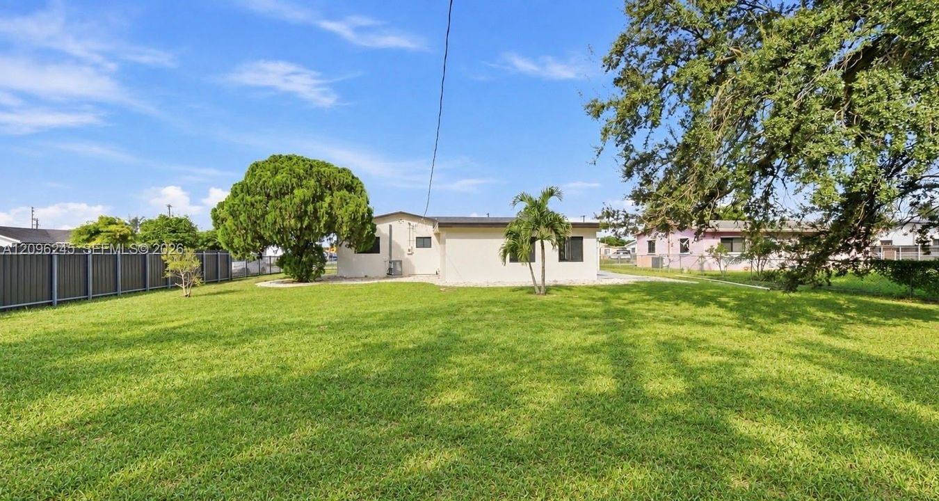 For Sale: $689,000 (4 beds, 2 baths, 1500 Square Feet)