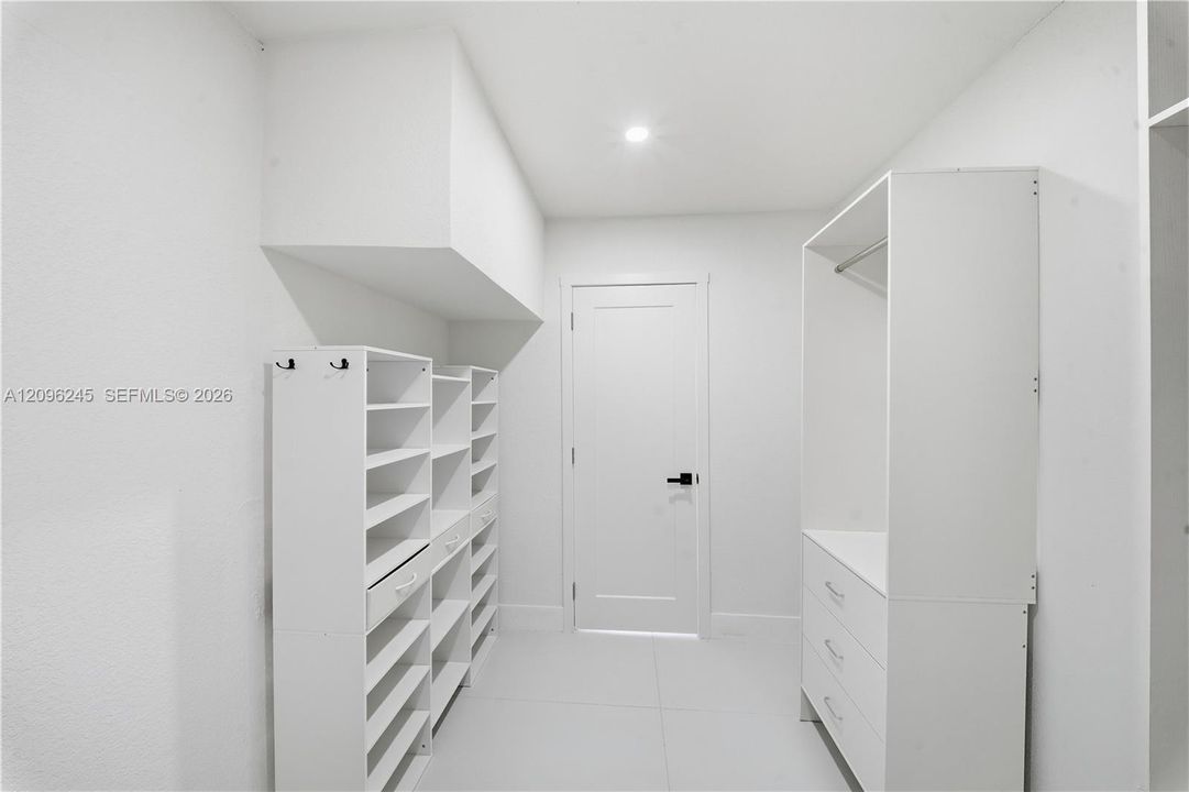 For Sale: $689,000 (4 beds, 2 baths, 1500 Square Feet)