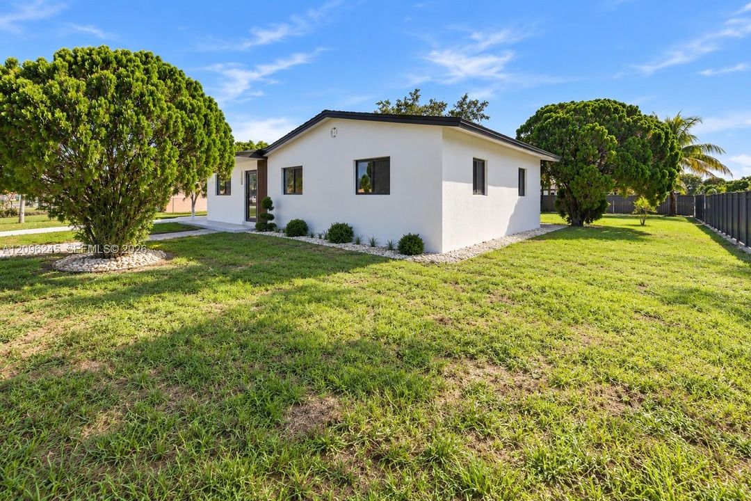 For Sale: $689,000 (4 beds, 2 baths, 1500 Square Feet)