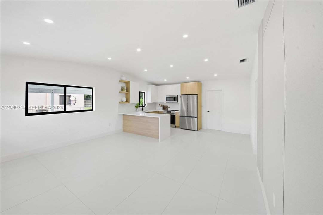 For Sale: $689,000 (4 beds, 2 baths, 1500 Square Feet)
