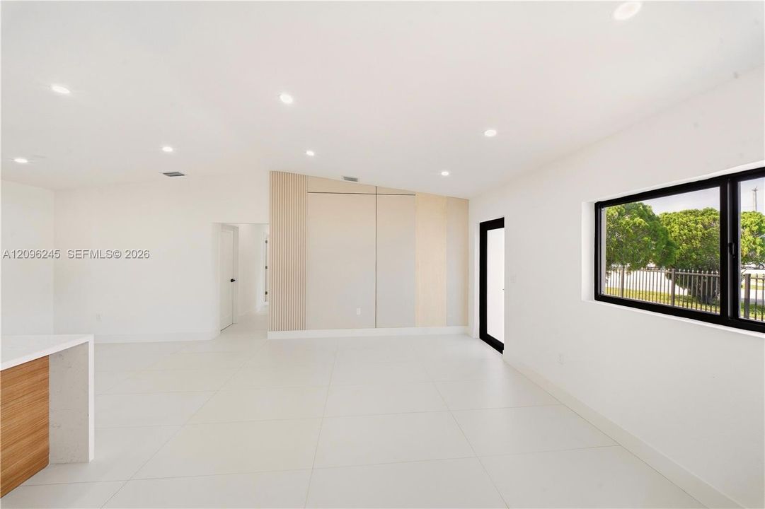 For Sale: $689,000 (4 beds, 2 baths, 1500 Square Feet)