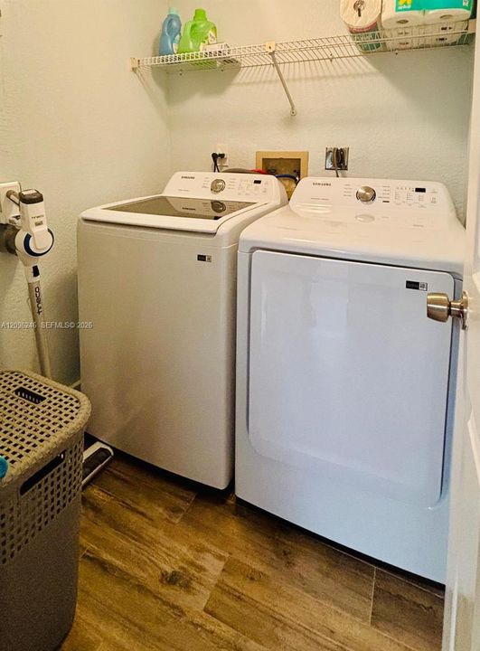 For Sale: $325,000 (2 beds, 2 baths, 1480 Square Feet)