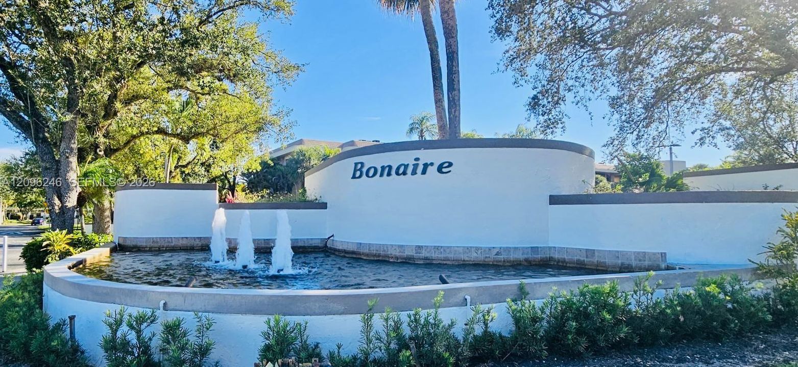 For Sale: $325,000 (2 beds, 2 baths, 1480 Square Feet)