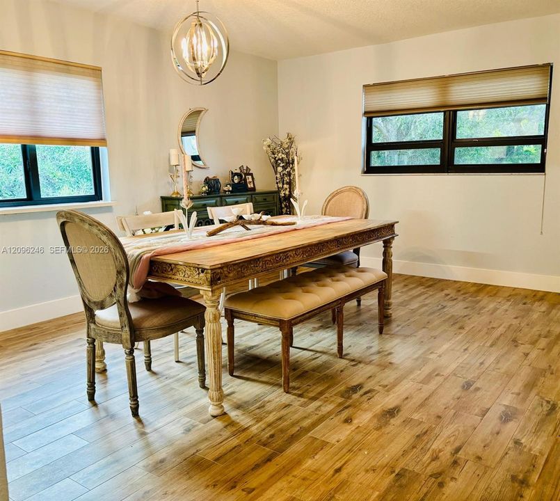 For Sale: $325,000 (2 beds, 2 baths, 1480 Square Feet)