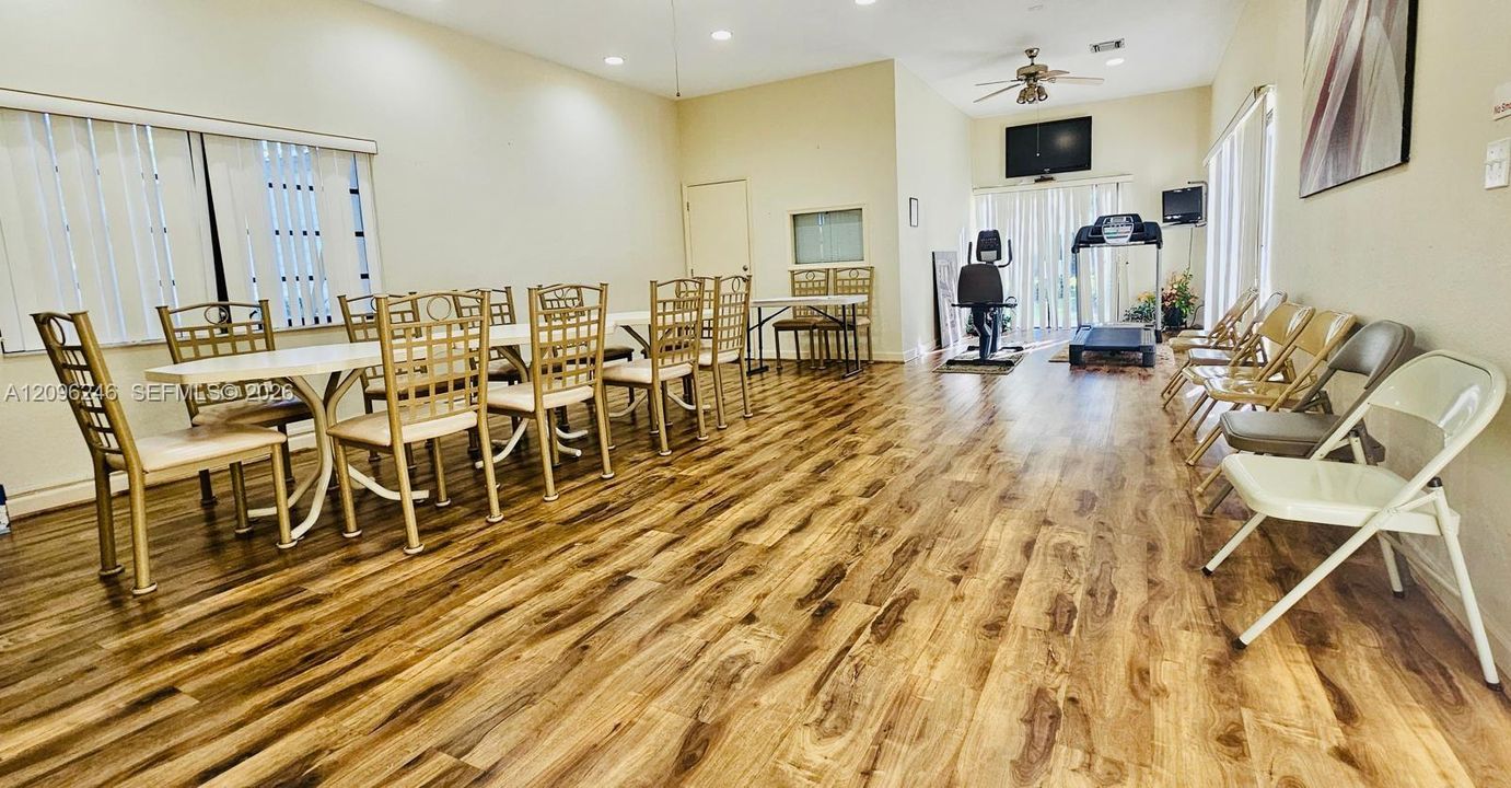 For Sale: $325,000 (2 beds, 2 baths, 1480 Square Feet)